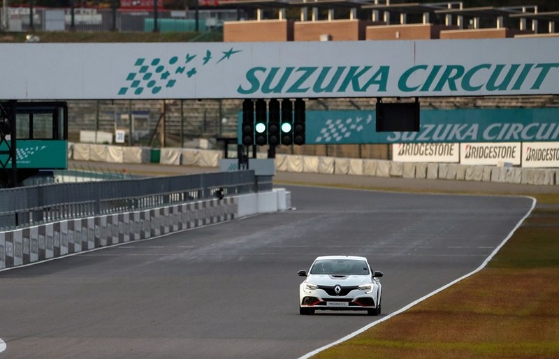  就是要比對手風光，2分25秒454，Renault Megane R.S. Trophy-R創鈴鹿賽道最速前驅紀錄 