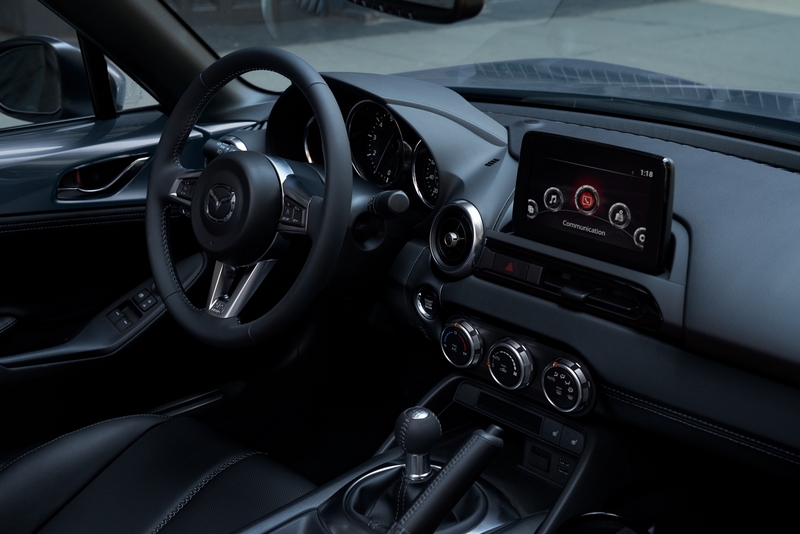 2021年式MX-5規劃六速手排與MX-5 RF六速手自排兩種車型規格。