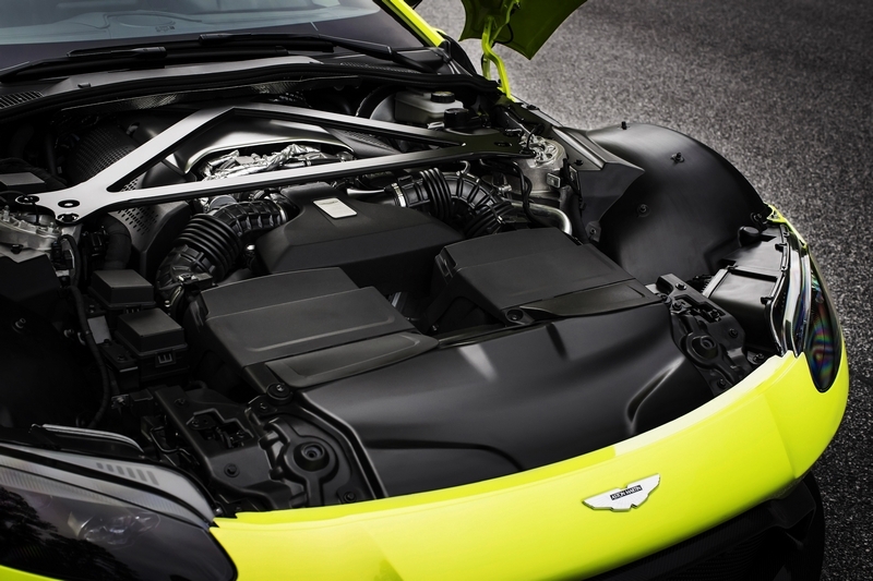 Vantage搭載4.0升V8渦輪引擎,具有510hp/69.8kgm最大動力。