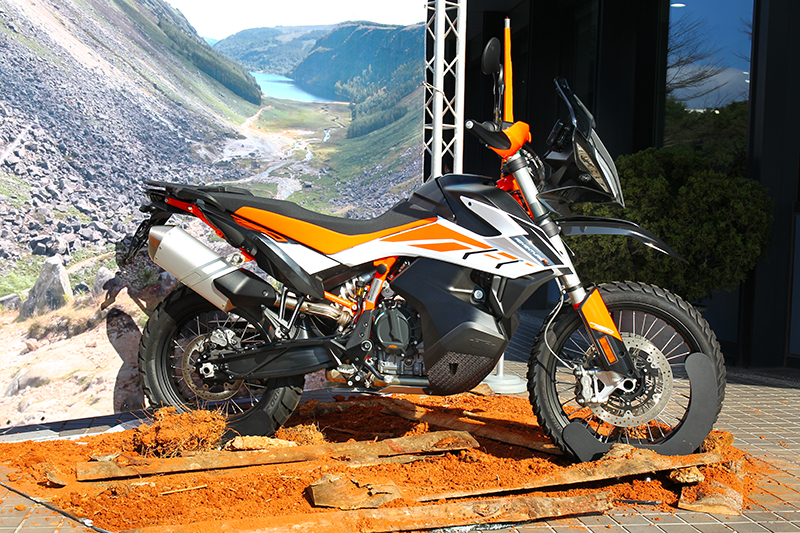 台灣KTM總代理安東貿易今日(17)發表790 Adventure與790 Adventure R。