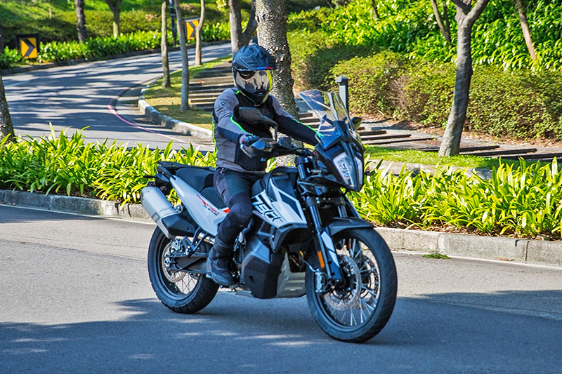 790 Adventure / Adventure R搭載799c.c水冷並列雙缸引擎,擁有95hp/88Nm動力表現。