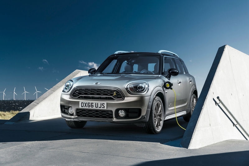 為因應市場Min推出iMini Cooper S E Countryman與Mini Cooper SE電能車型。