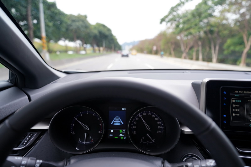 小改款所配置ACC功能並非全速域,需在時速50 km/h以上才能開啟,時速40 km/h以下便解除功能