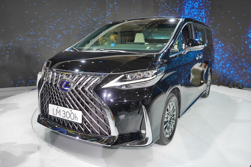Lexus LM 300h充分說明了所謂討喜有時候並不在外表而於內在。