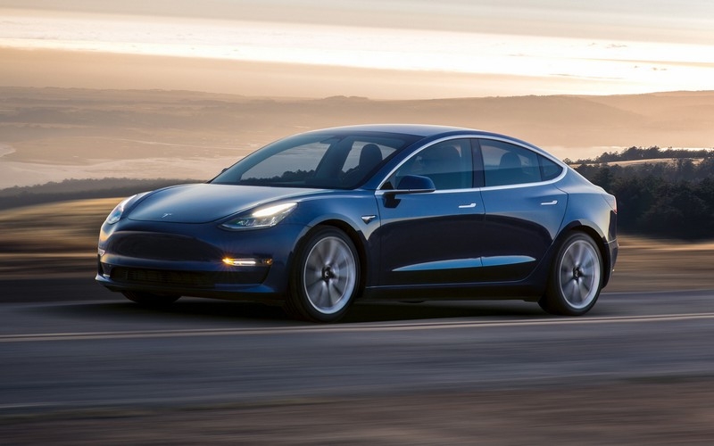Model 3 Performance動力為473hp/65.2kgm。