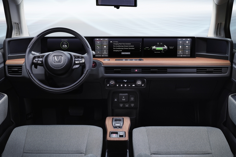 Honda e座艙配置雙螢幕,能分別各自顯示功能介面。
