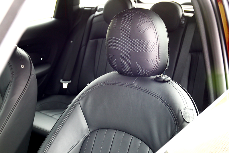 試駕車型選配Mini Yours Lounge真皮座椅。