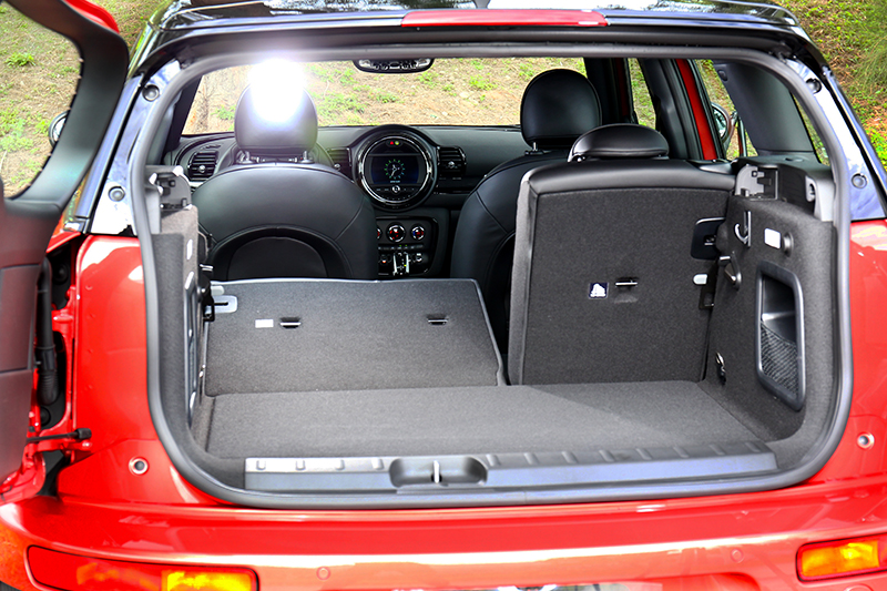 對開式尾門設計與4,266mm車長,讓Mini Cooper S Clubman也有不俗的空間。