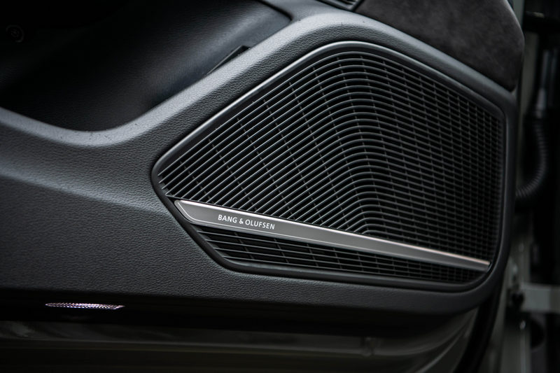 Bang & Olufsen 3D環繞音響系統。