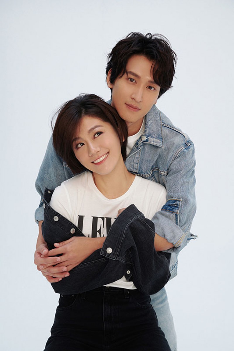 邵翔(後)小蠻交往七年結婚。