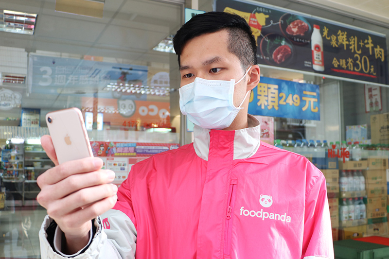 foodpanda 提供多項防疫資訊以加強外送夥伴健康自主管理。