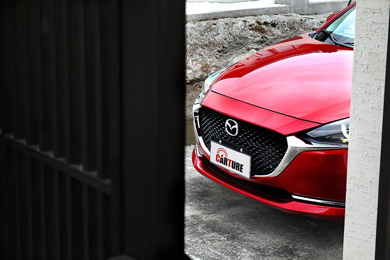 小改Mazda 2水箱護罩、保險桿與鍍鉻飾條都導入新的魂動語彙。