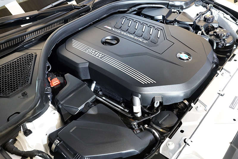 強勁3.0升TwinPower Turbo直列6汽缸汽油引擎, 在引擎轉速1,800到5,000rmp時皆可持續輸出充沛的500Nm最大扭力,在轉速5,500到6,500rmp則可出現的374ps最大馬力。