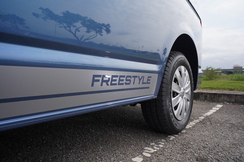 外觀最顯眼處莫過於車側有著Freestyle的專屬飾貼