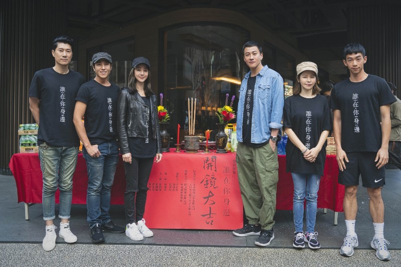 《誰在你身邊》(左起)陳恩峰、莊凱勛、張鈞甯、何潤東、徐若瑄、王可元