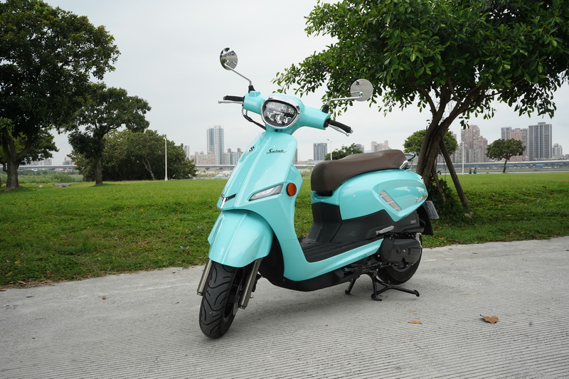 歐風十足的Suzuki Saluto,那類似經典義大利機車的外型頗為吸睛