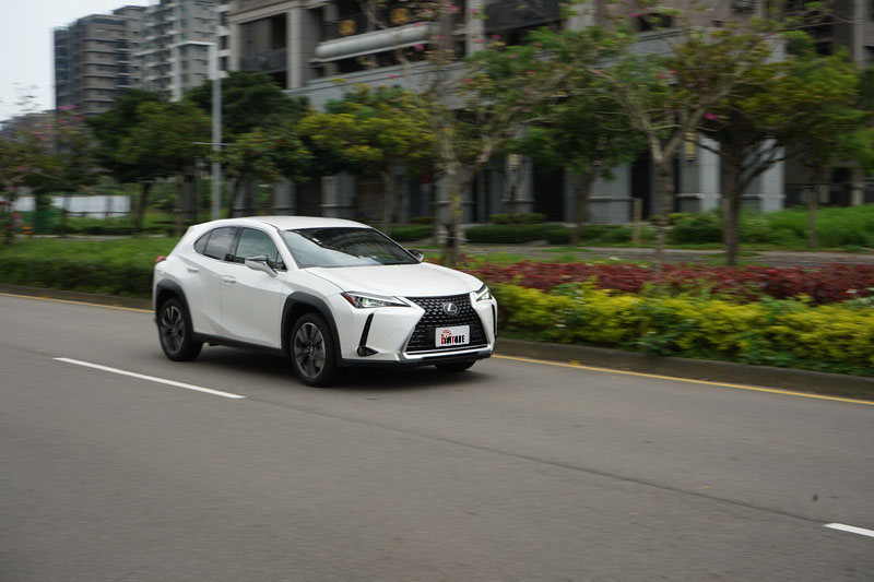 Lexus UX在新世代TNGA底盤的加持下,面對多數路況表現得相當沉穩