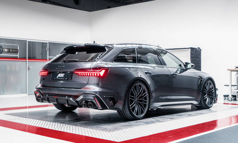 輪圈換上22吋HR部品,懸吊也進行升級,動力提升至740hp93.8kgm。