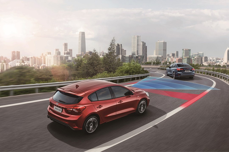 New Ford Focus 20.5年式搭載Ford Co-Pilot360全方位智駕科技輔助系統之頂規車型,領先同級中型房車率先導入iACC智慧型定速巡航調節系統。