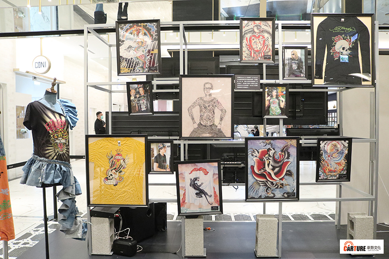 Ed Hardy 15週年經典回顧展中現場展示國際名人穿搭。