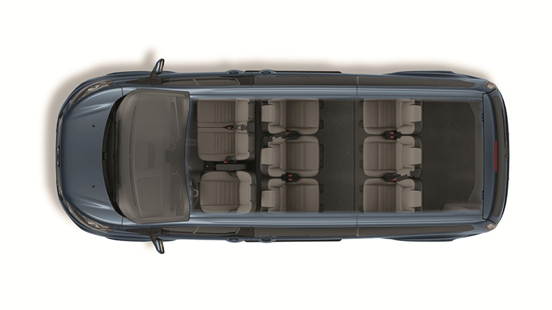 New Ford Tourneo Custom福特旅行家推出全新九人座尊爵長軸型,在極大化的車室空間內置入3/3/3座椅規劃。