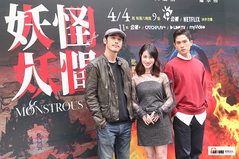 石知田(右)在《妖怪人間》中演出男主角鹿計,左起黃騰浩、連俞涵。/本站資料照片