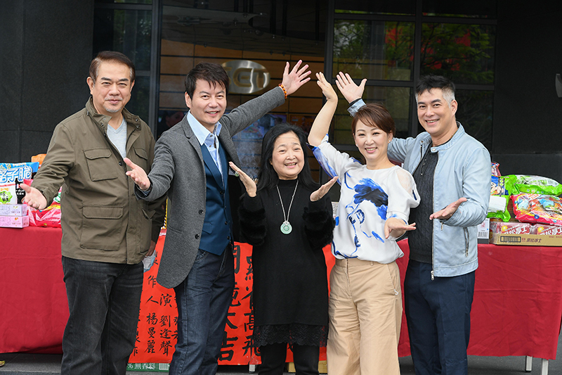 《羅雀高飛》資深演員(左起)張銘杰、倪齊民、沛小嵐、郁方、林建寰。