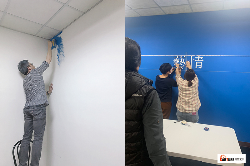 「中央流行藝情指揮中心」錄影場景全純手工製作,軟、硬體成本總計不超過新台幣五千元。/全民大劇團提供