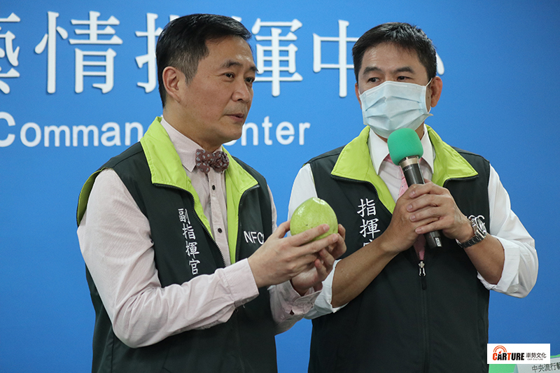 「中央流行藝情指揮中心」演員(左起)湯志偉、洪都拉斯。