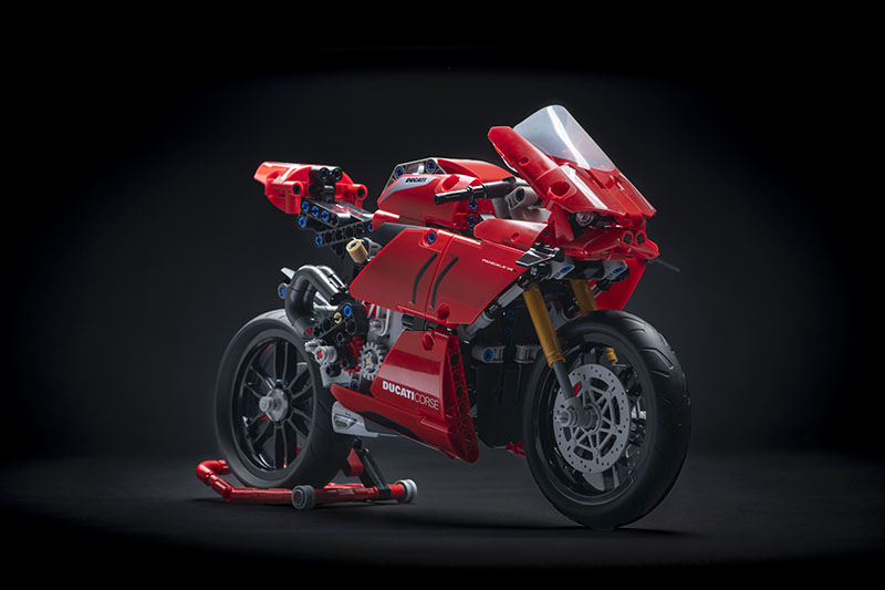  超過200萬的重機，只要不到2000元就帶回家，Lego推出Ducatti Panigale V4 R積木組！ 