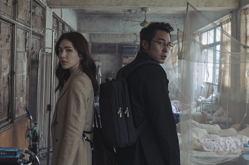 張孝全(右)與許瑋甯主演Netflix《誰是被害者》。