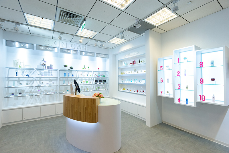 Skincare區以抗老、調理、清潔、保濕、美白、科研六大領域做陳列,方便消費者挑選。