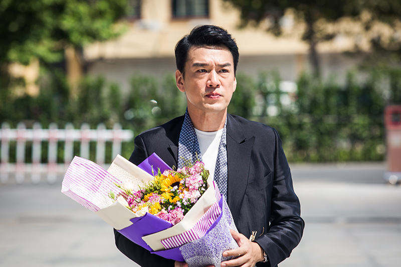 王耀慶出道近三十年,早期在台以經典的「花系列」走紅。