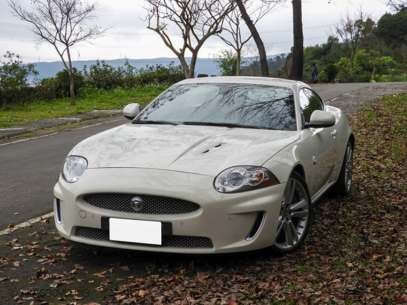 陳熙之車庫裡愛駒之一Jaguar XKR。/陳熙之提供