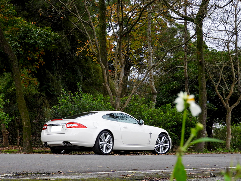 陳熙之車庫裡愛駒之一Jaguar XKR。/陳熙之提供