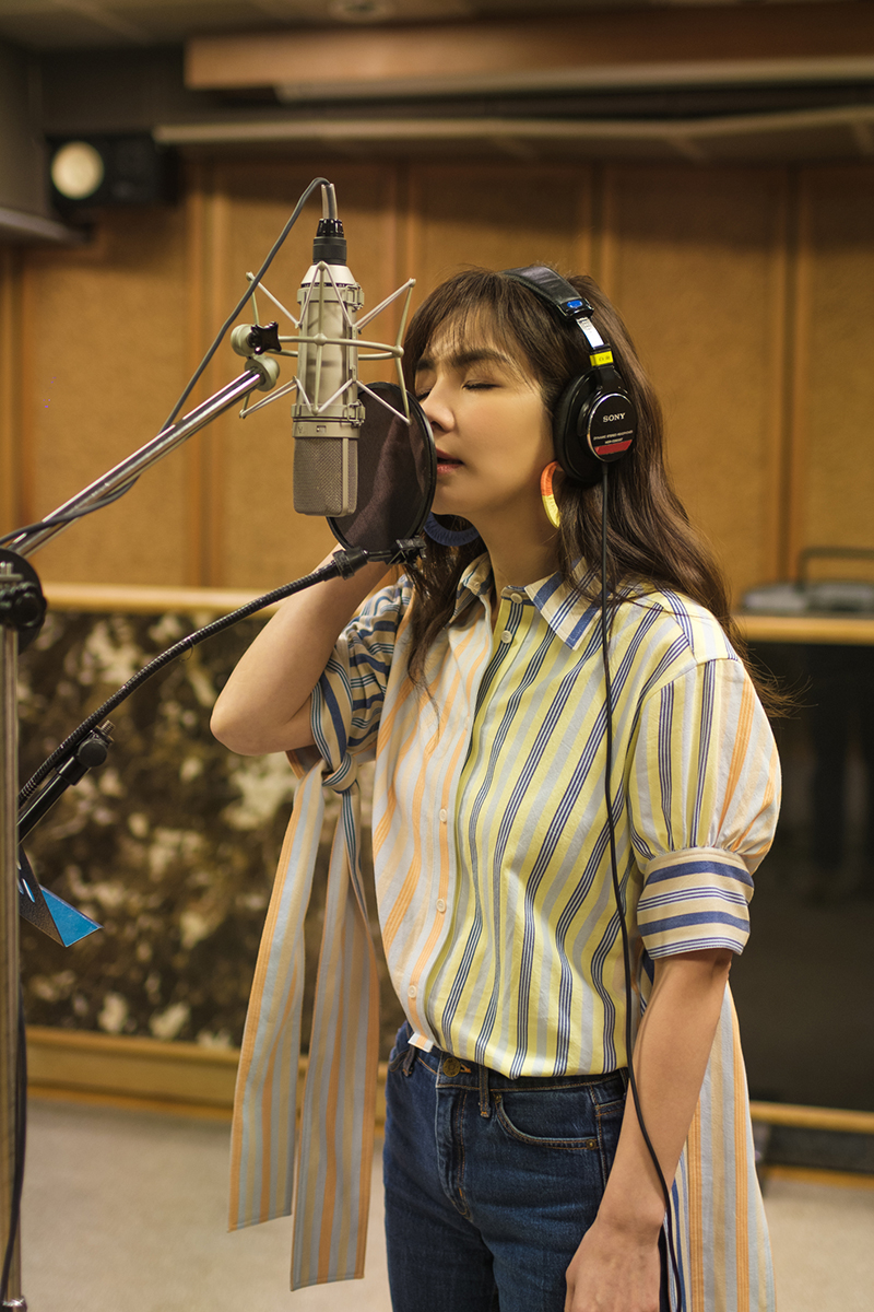 Ella陳嘉樺推出睽違已久新單曲《晚安歌》,以曲詞譜寫為人母的心情和心聲。