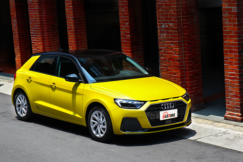 等了許久終於可以試駕A1 Sportback,原廠也針對A1 Sportback提供11種車色,與雙色車頂及車室客製化服務。