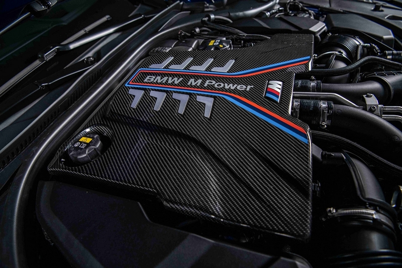 4.4升V8渦輪引擎,擁有600匹最大馬力與750牛頓米,0到100 km/h加速僅需3.3秒。