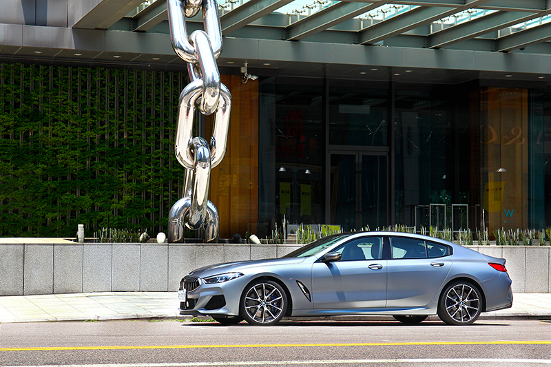 M850i xDrive Coupe跑格氣息或許不如Coupe來得強烈,但實際卻同樣具有樂趣,並且還有更多優點。