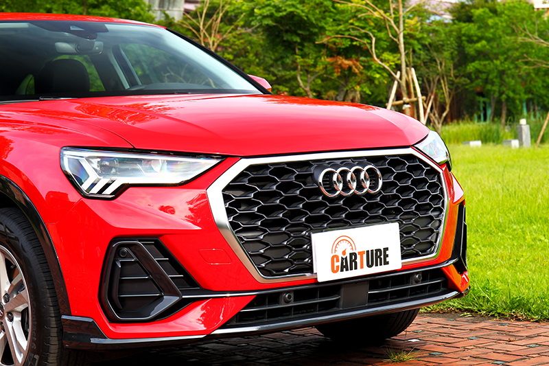 更寬大的水箱護罩讓Q3 Sportback有著鮮明的運動氣勢。
