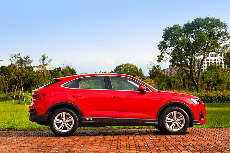 流暢的C柱線條是Q3 Sportback最重要的視覺精神。