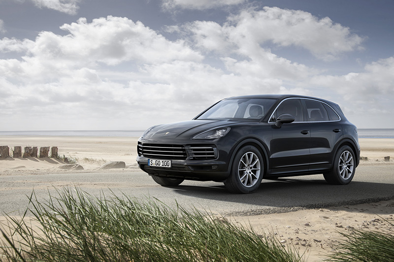 台灣保時捷推出Porsche Cayenne首發版,搭載3.0升 V6 渦輪增壓引擎,增加配備包括:全景式電動天窗、動力輔助轉向升級系統、停車測距輔助系統 (前、後)含360度環景輔助攝影、變換車道輔助系統及保時捷智慧型免鑰匙系統,即日起接單。
