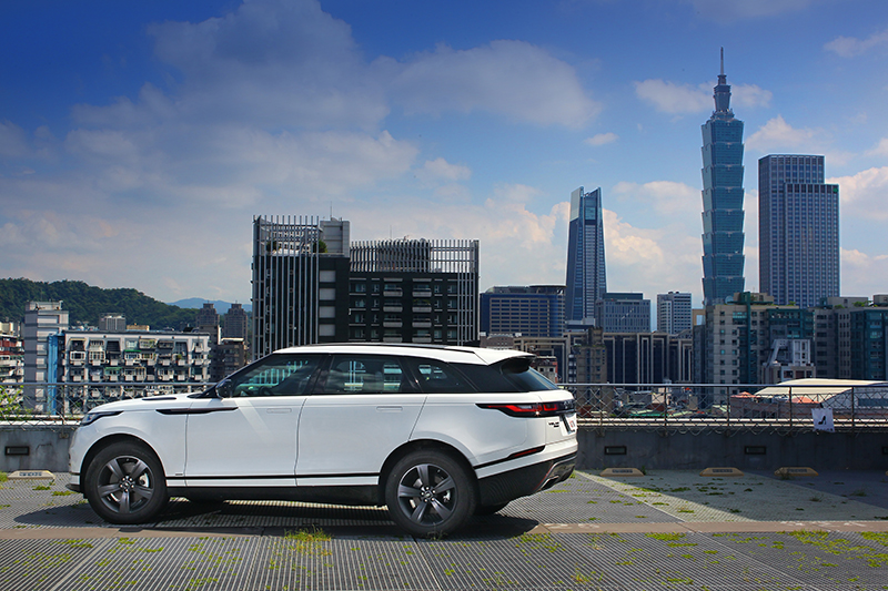 將優雅、奢華、曠野與品味想像合而為一，就是眼前的Range Rover Velar。