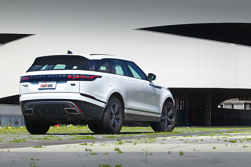 無論從何面向看,Range Rover Velar都是最絕美且優雅的極致LSUV典範。