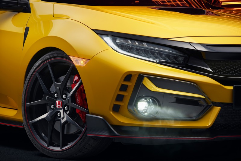 Civic Type R Limited Edition於底盤換上20吋BBS輕量化輪圈、Michelin CUP 2輪胎、懸吊系統強化等。