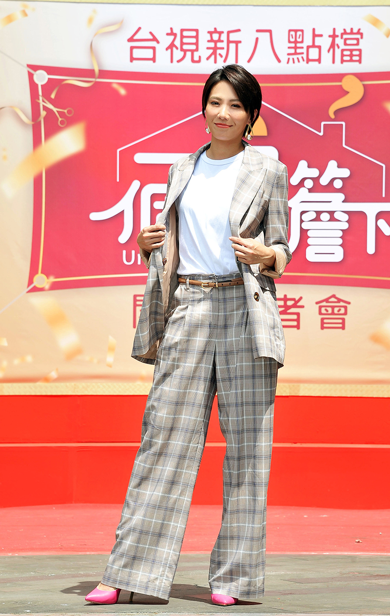 《一個屋簷下》主要演員周宜霈。