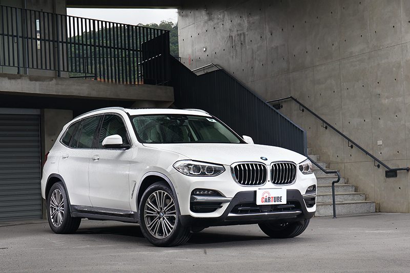 BMW X3 xDrive30i,毫無疑問絕對是中型LSUV的標竿。