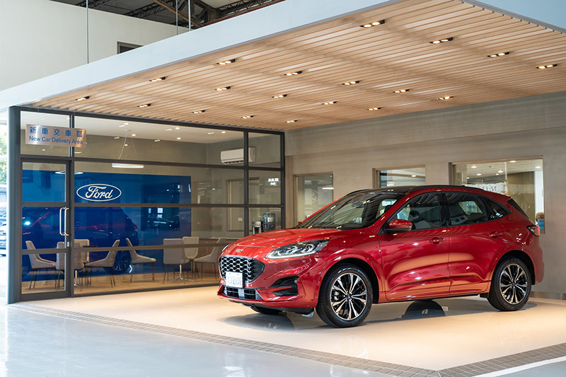Ford福彰汽車員林據點以俐落的嶄新格局與專屬的交車空間迎接新車車主。