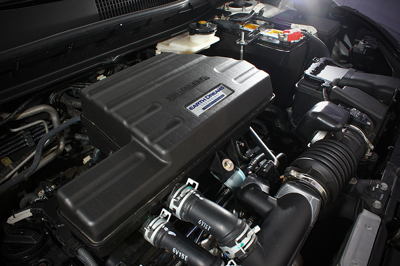 別忘了引擎室內的這具1.5L VTEC Turbo渦輪增壓動力單元,193ps與24.8kg-m的峰值輸出,帶來輕盈暢快令人大呼過癮的加速反應。