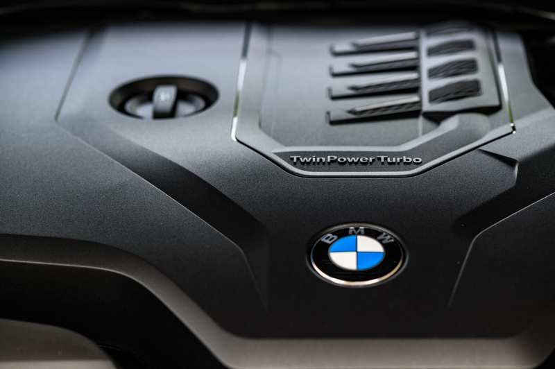 318i Luxury搭載2.0升四缸渦輪引擎,具有156hp/25.5kgm最大輸出。